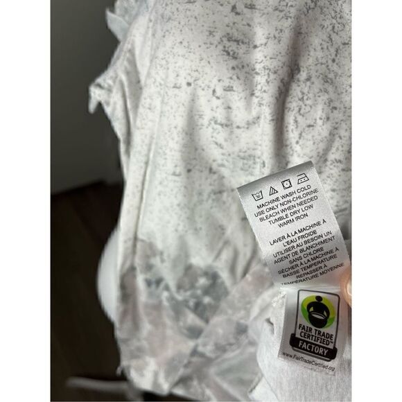 Aventura Gray Shaded Organic Cotton V-Neck Short Sleeve Top Size Small - Picture 6 of 6